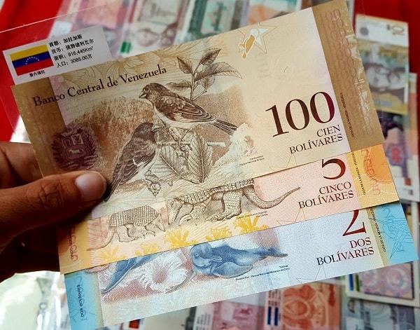 Bộ Tiền 100 Tờ 50 Nước Có Gắn Cờ