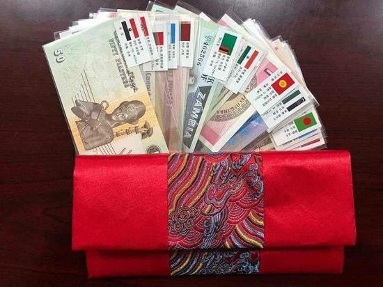 Bộ Tiền 52 Tờ 28 Nước Tặng Ví Nhung